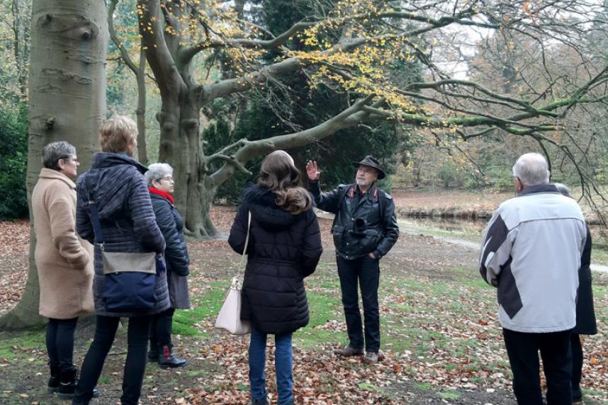 Foto van een Hematonwandeling in de bossen van Oranjewoud.